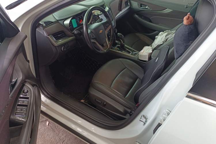Used Chevrolet Malibu 2018 530T Automatic Luxury Edition Interior 3