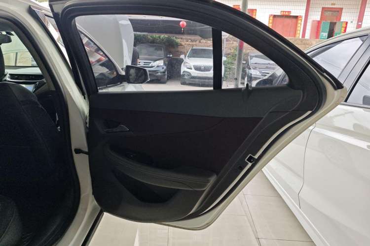 Used Chevrolet Malibu 2018 530T Automatic Fashion Edition Interior 3