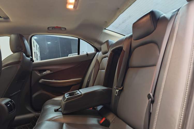 Used Chevrolet Malibu 2018 530T Automatic Luxury Edition Interior 4