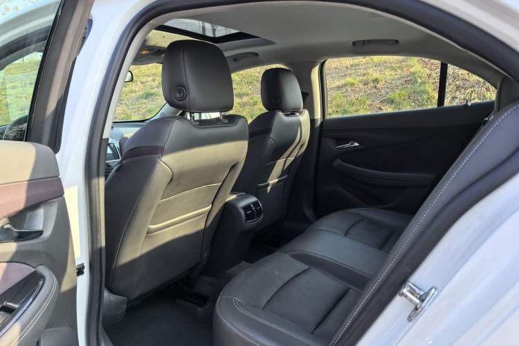 Used Chevrolet Malibu 2018 530T Automatic Luxury Edition Interior 5