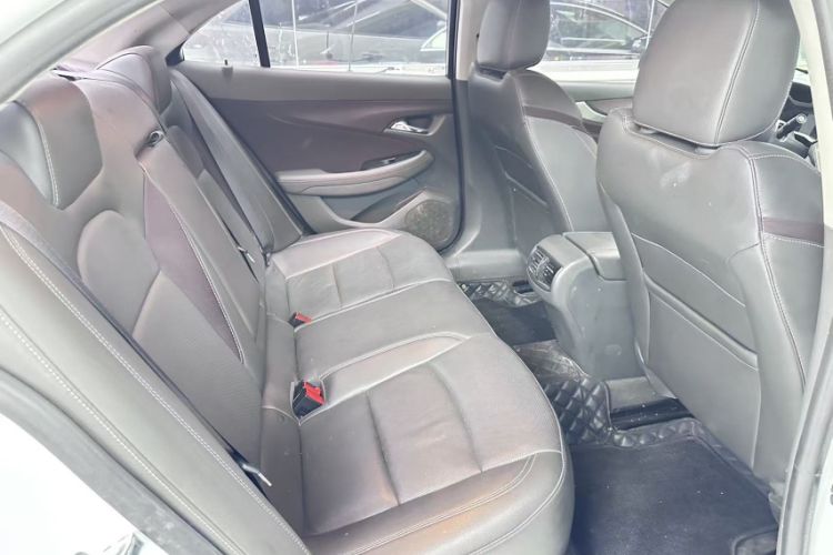 Used Chevrolet Malibu 2018 530T Automatic Fashion Edition Interior 8