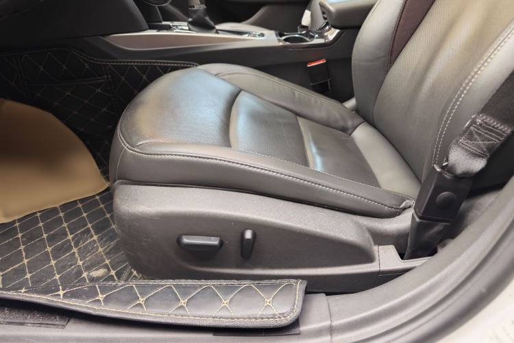 Used Chevrolet Malibu 2018 530T Automatic Luxury Edition Interior 9