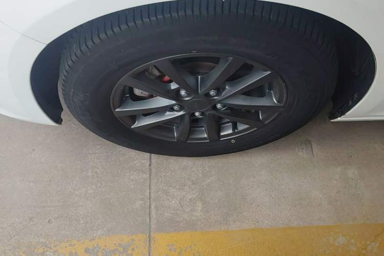 Used Chevrolet Malibu 2018 530T Automatic Fashion Edition Left Front Wheel Hub