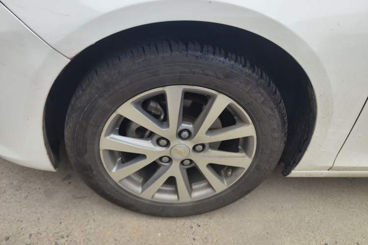 Used Chevrolet Malibu 2018 530T Automatic Luxury Edition Left Front Wheel Hub