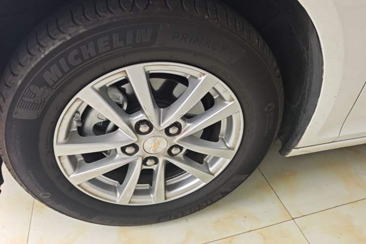Used Chevrolet Malibu 2018 530T Automatic Fashion Edition Left Front Wheel Hub
