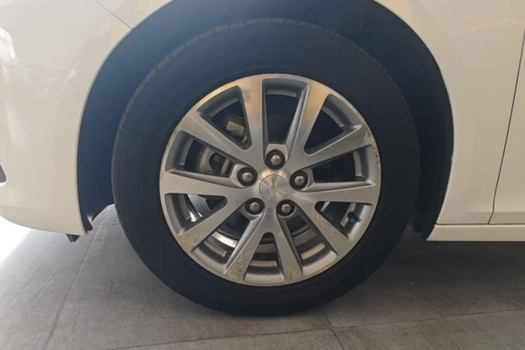 Used Chevrolet Malibu 2018 530T Automatic Luxury Edition Left Front Wheel Hub