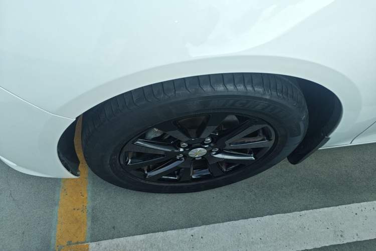 Used Chevrolet Malibu 2018 530T Automatic Luxury Edition Left Front Wheel Hub