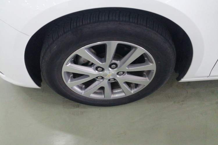 Used Chevrolet Malibu 2018 530T Automatic Luxury Edition Left Front Wheel Hub