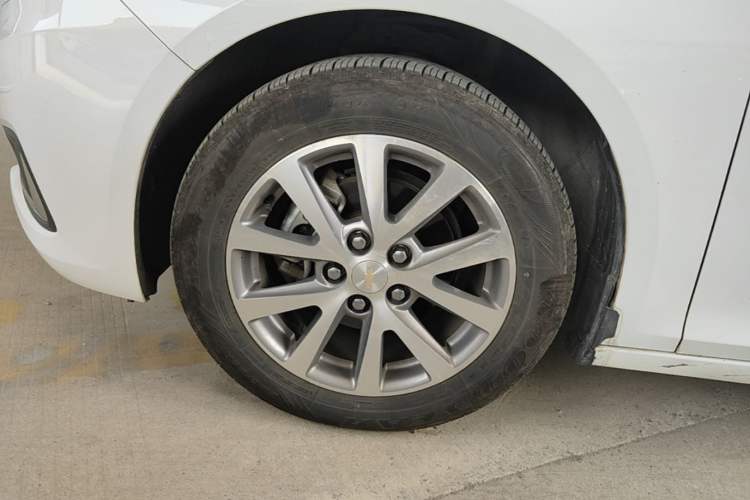 Used Chevrolet Malibu 2018 530T Automatic Luxury Edition Left Front Wheel Hub