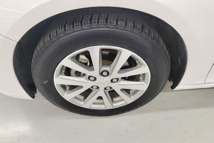 Used Chevrolet Malibu 2018 530T Automatic Luxury Edition Left Front Wheel Hub