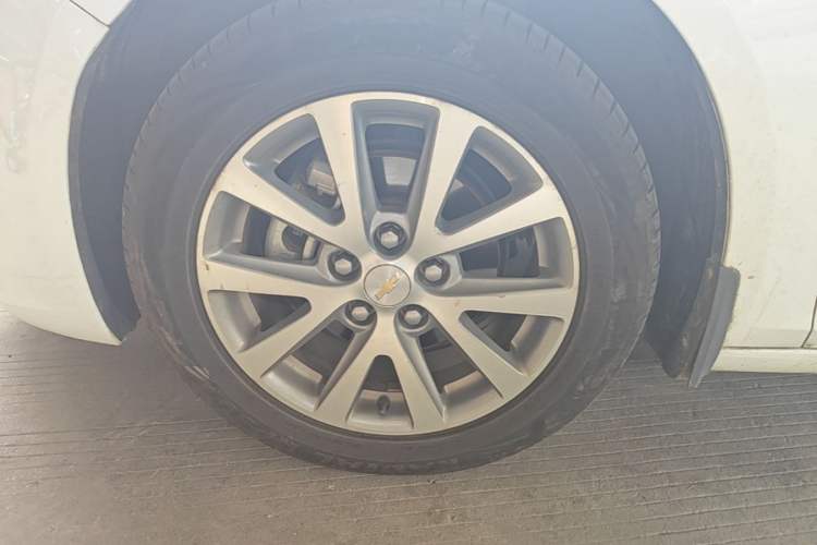 Used Chevrolet Malibu 2018 530T Automatic Luxury Edition Left Front Wheel Hub