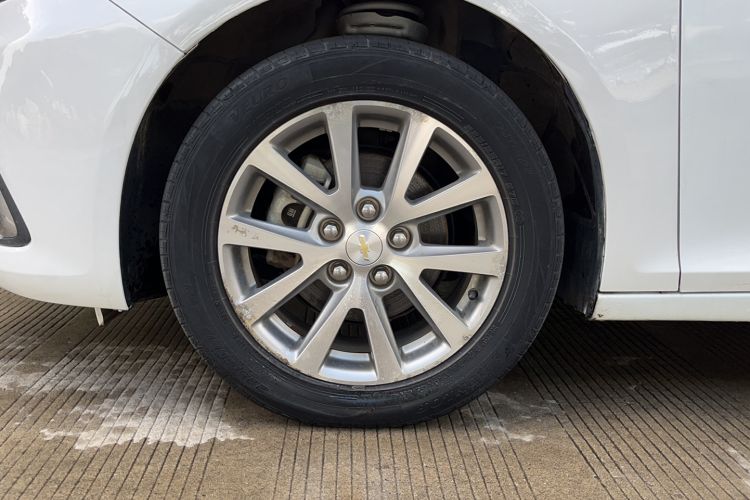 Used Chevrolet Malibu 2017 1.5T Automatic Luxury Edition Left Front Wheel Hub
