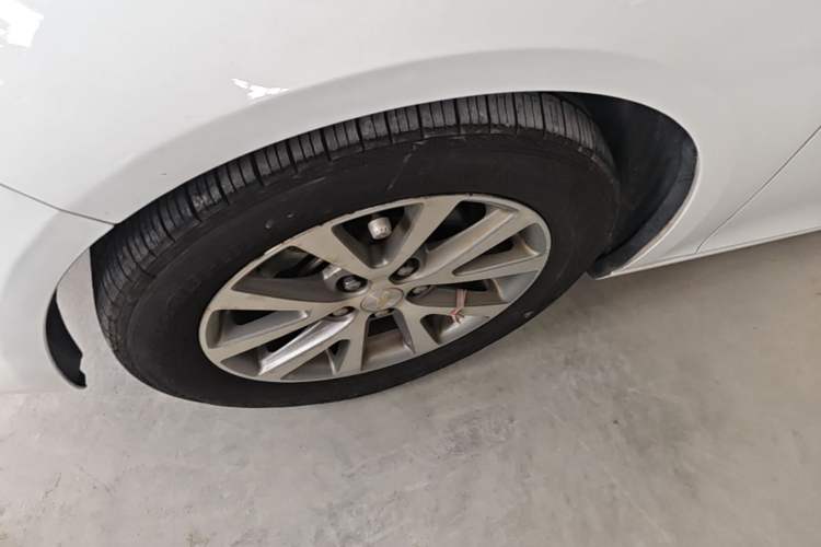 Used Chevrolet Malibu 2018 530T Automatic Luxury Edition Left Front Wheel Hub