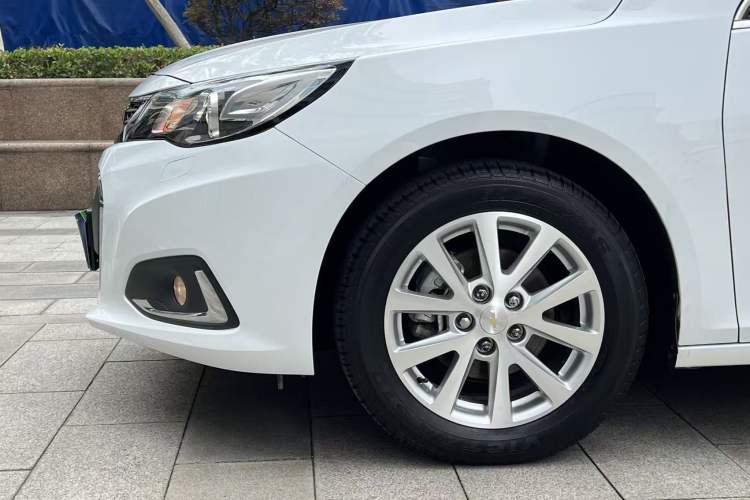 Used Chevrolet Malibu 2018 530T Automatic Luxury Edition Left Front Wheel Hub