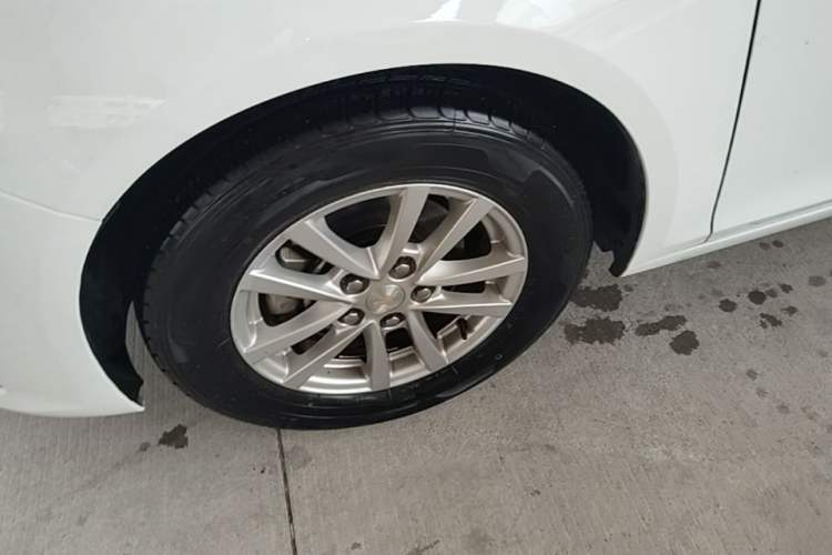 Used Chevrolet Malibu 2018 530T Automatic Fashion Edition Left Front Wheel Hub