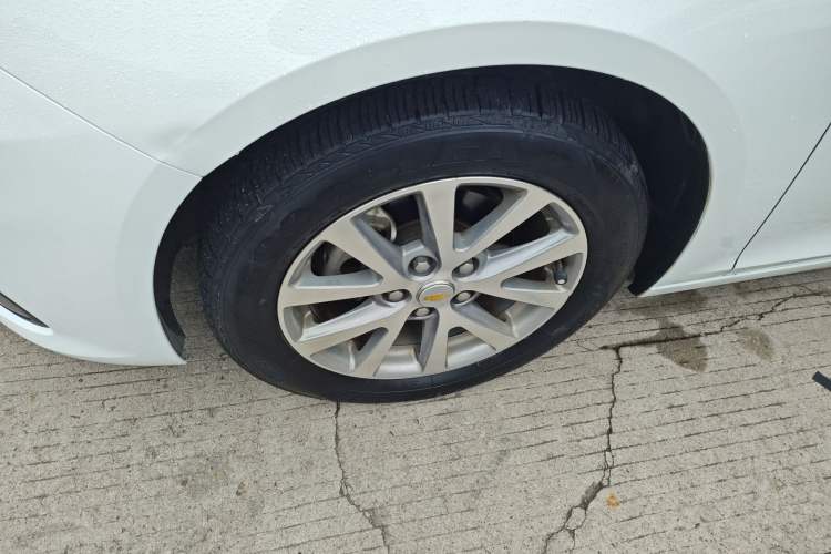 Used Chevrolet Malibu 2018 530T Automatic Luxury Edition Left Front Wheel Hub