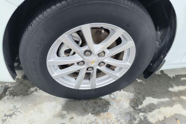 Used Chevrolet Malibu 2018 530T Automatic Fashion Edition Left Front Wheel Hub