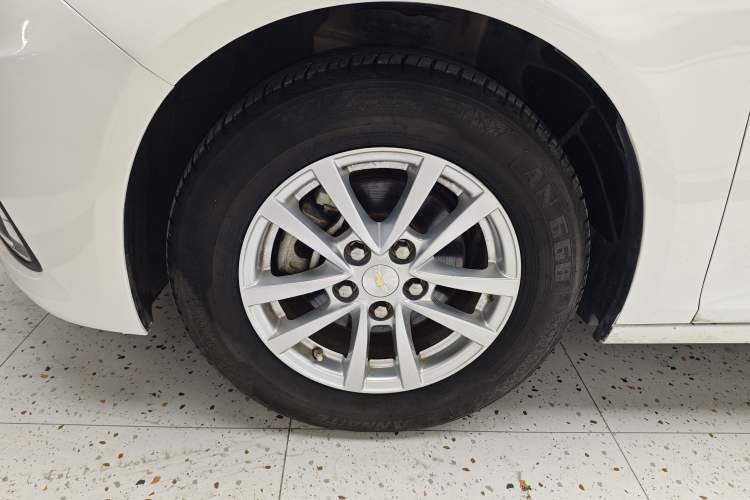 Used Chevrolet Malibu 2018 530T Automatic Fashion Edition Left Front Wheel Hub