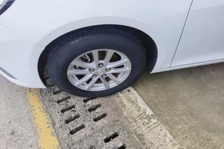 Used Chevrolet Malibu 2018 530T Automatic Fashion Edition Left Front Wheel Hub