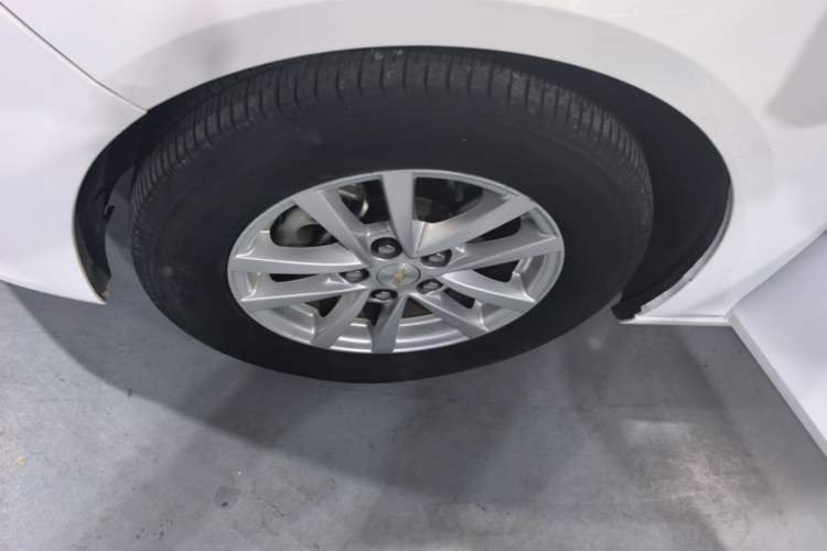 Used Chevrolet Malibu 2018 530T Automatic Fashion Edition Left Front Wheel Hub