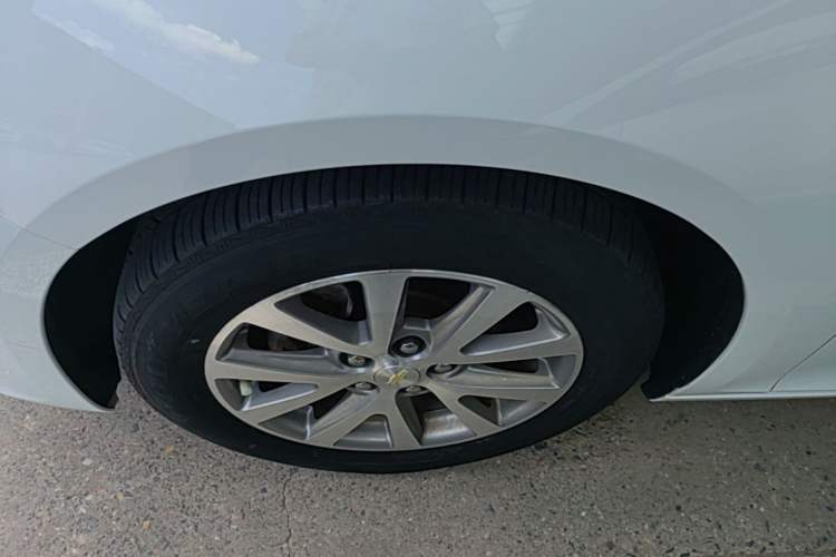Used Chevrolet Malibu 2018 530T Automatic Luxury Edition Left Front Wheel Hub