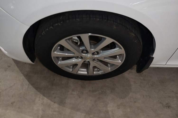 Used Chevrolet Malibu 2018 530T Automatic Luxury Edition Left Front Wheel Hub