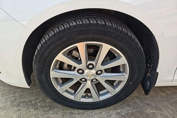 Used Chevrolet Malibu 2018 530T Automatic Luxury Edition Left Front Wheel Hub