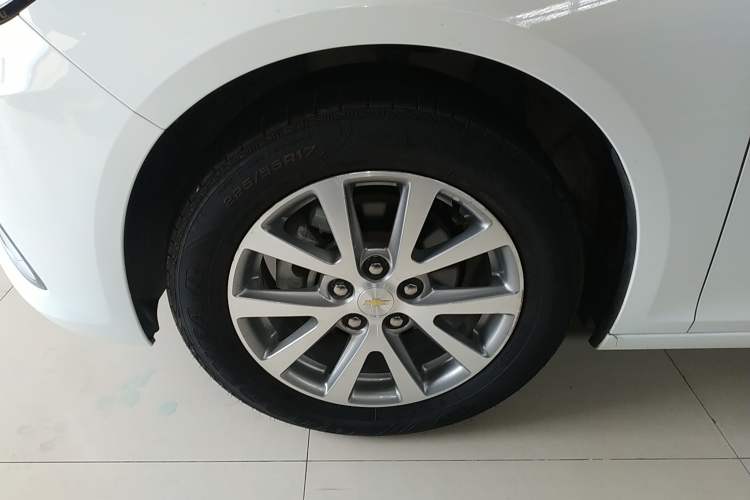 Used Chevrolet Malibu 2018 530T Automatic Luxury Edition Left Front Wheel Hub
