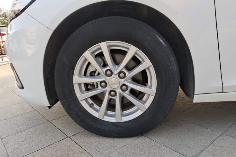 Used Chevrolet Malibu 2018 530T Automatic Fashion Edition Left Front Wheel Hub