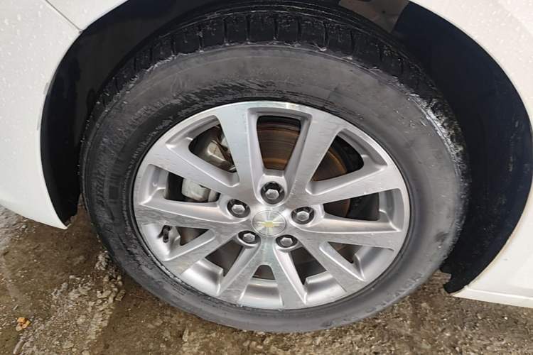 Used Chevrolet Malibu 2018 530T Automatic Luxury Edition Left Front Wheel Hub