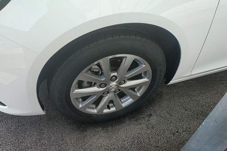 Used Chevrolet Malibu 2018 530T Automatic Luxury Edition Left Front Wheel Hub