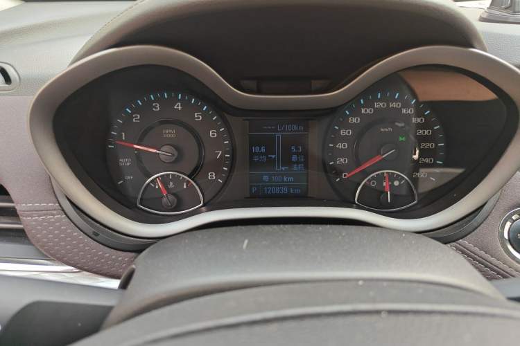Used Chevrolet Malibu 2018 530T Automatic Luxury Edition Odometer Close Up