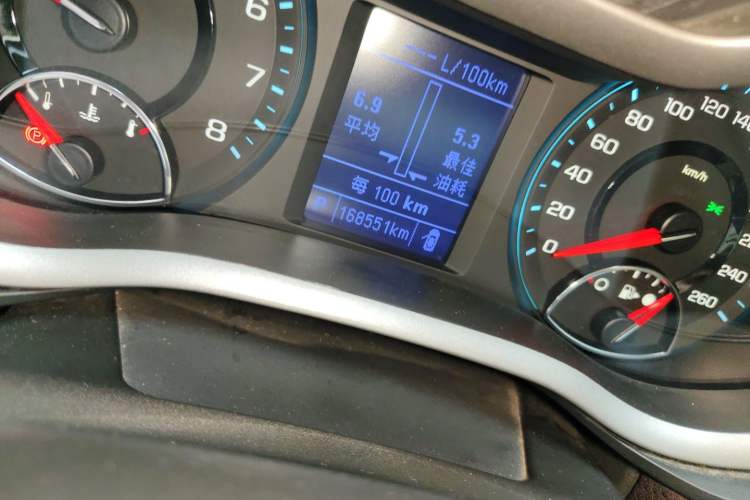 Used Chevrolet Malibu 2018 530T Automatic Luxury Edition Odometer Close Up