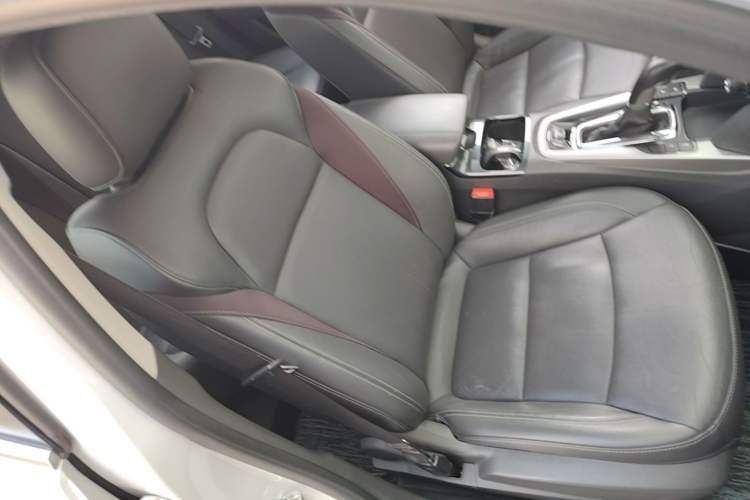 Used Chevrolet Malibu 2018 530T Automatic Luxury Edition Right Front Seat