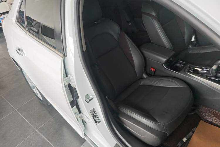 Used Chevrolet Malibu 2018 530T Automatic Luxury Edition Right Front Seat