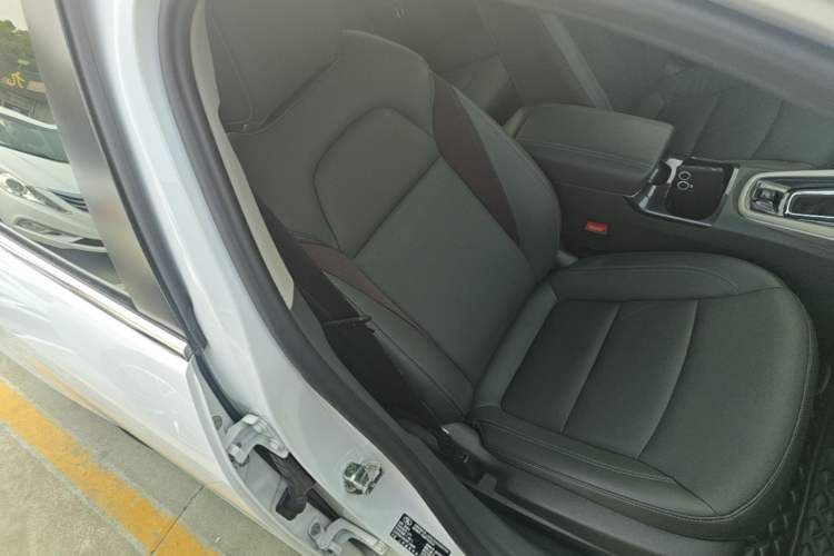 Used Chevrolet Malibu 2018 530T Automatic Luxury Edition Right Front Seat