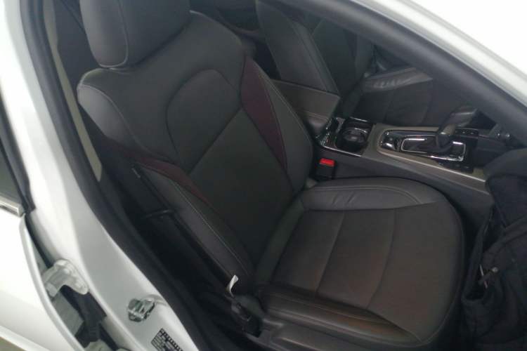 Used Chevrolet Malibu 2018 530T Automatic Luxury Edition Right Front Seat