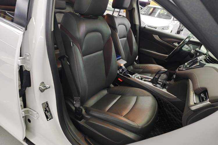 Used Chevrolet Malibu 2018 530T Automatic Luxury Edition Right Front Seat