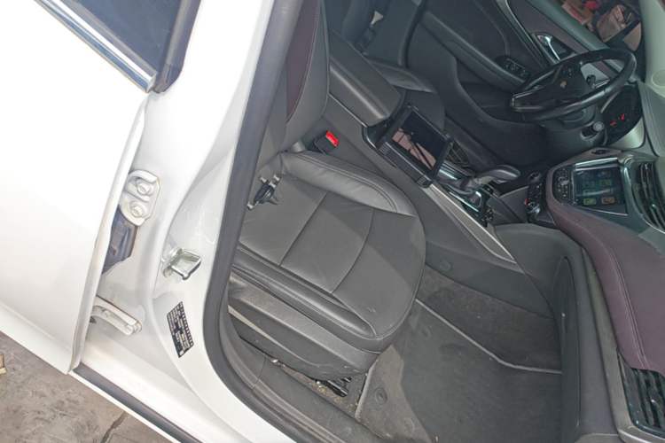 Used Chevrolet Malibu 2018 530T Automatic Luxury Edition Right Front Seat