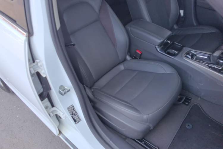 Used Chevrolet Malibu 2018 530T Automatic Luxury Edition Right Front Seat