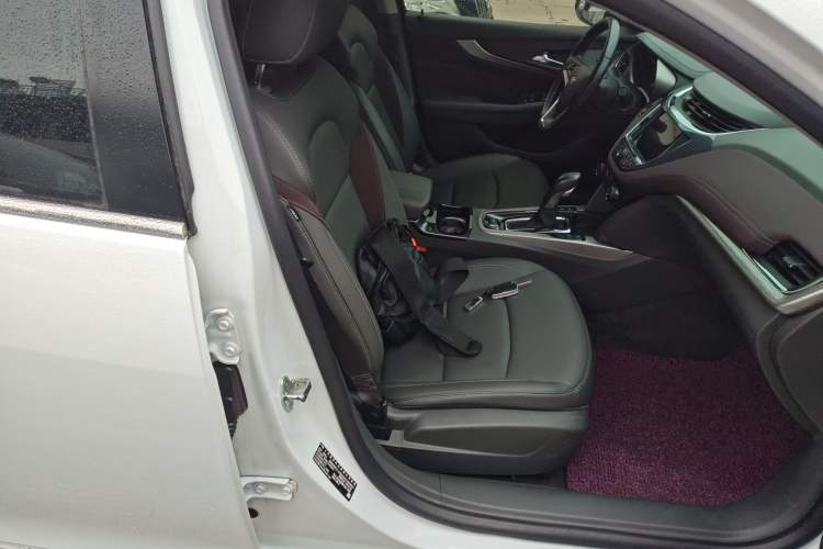 Used Chevrolet Malibu 2018 530T Automatic Luxury Edition Right Front Seat
