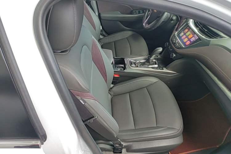 Used Chevrolet Malibu 2018 530T Automatic Luxury Edition Right Front Seat