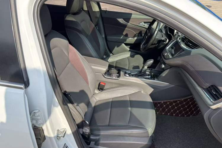 Used Chevrolet Malibu 2018 530T Automatic Luxury Edition Right Front Seat