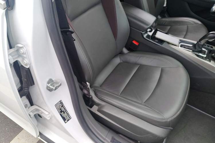 Used Chevrolet Malibu 2018 530T Automatic Luxury Edition Right Front Seat