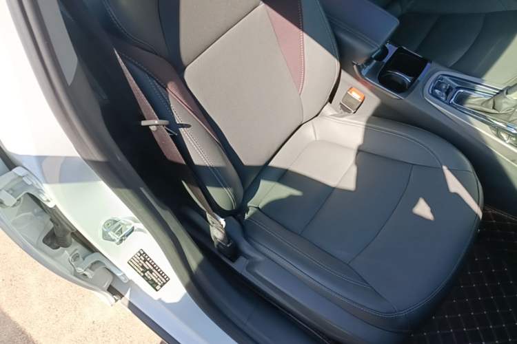 Used Chevrolet Malibu 2018 530T Automatic Luxury Edition Right Front Seat