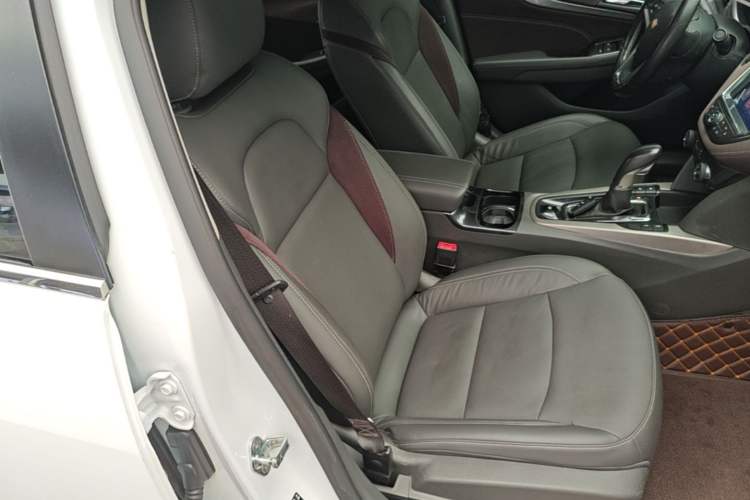 Used Chevrolet Malibu 2018 530T Automatic Luxury Edition Right Front Seat