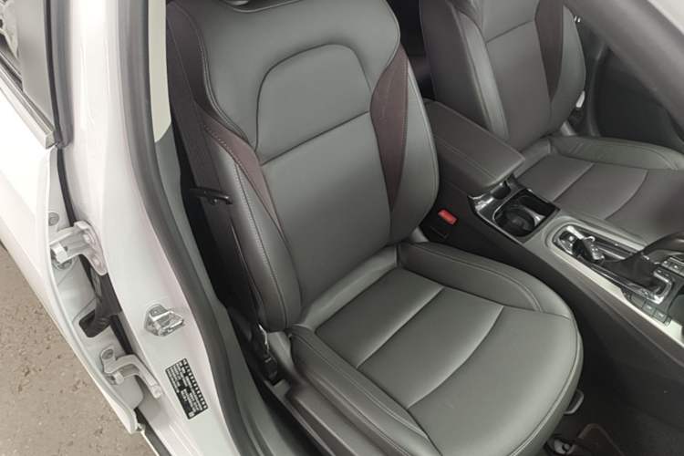Used Chevrolet Malibu 2018 530T Automatic Luxury Edition Right Front Seat