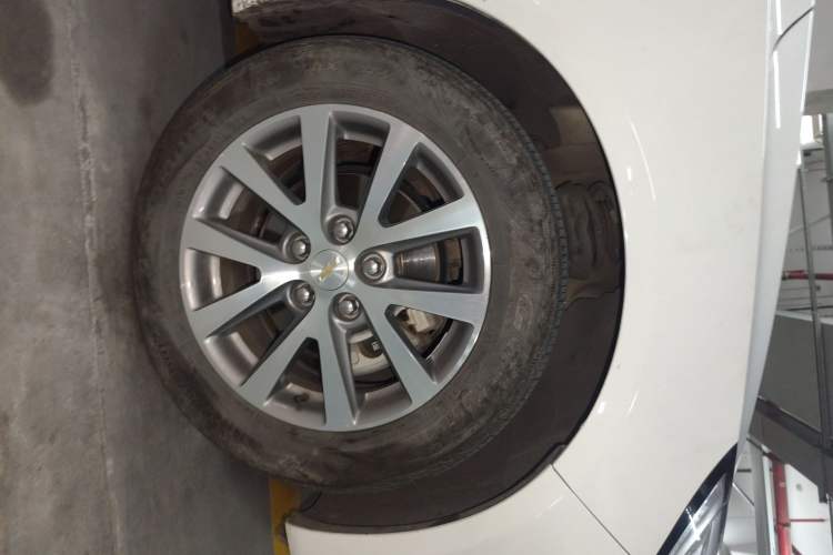 Used Chevrolet Malibu 2018 530T Automatic Luxury Edition Right Front Wheel Hub