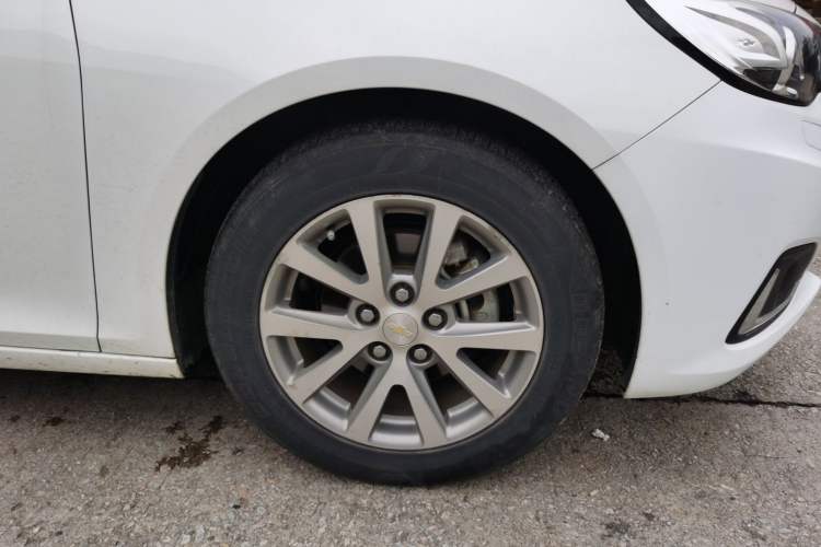 Used Chevrolet Malibu 2018 530T Automatic Luxury Edition Right Front Wheel Hub