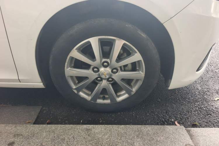 Used Chevrolet Malibu 2018 530T Automatic Luxury Edition Right Front Wheel Hub